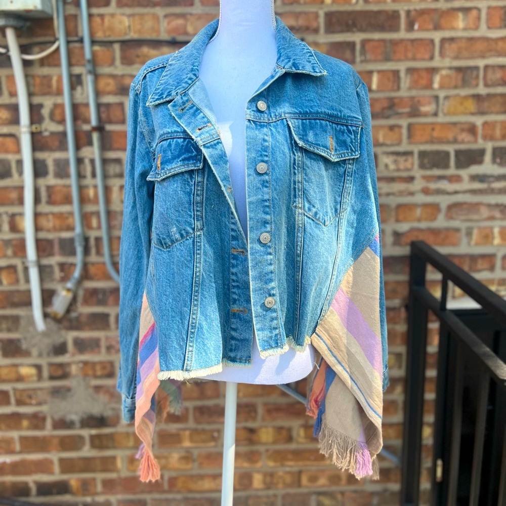 Free people large Jean jacket with fabric accent size large